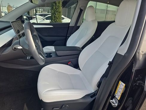 Used 2025 Tesla Model Y Long Range image 13