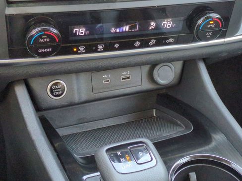 Used 2023 Nissan Rogue SV image 30