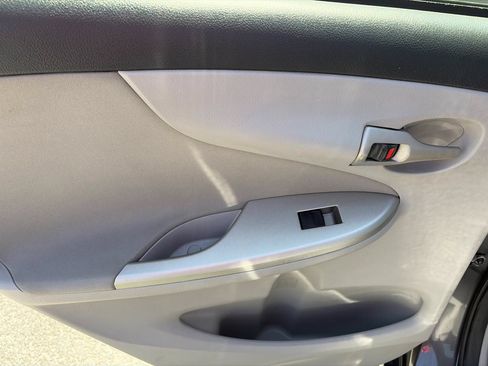 Used 2011 Toyota Corolla LE FWD image 12