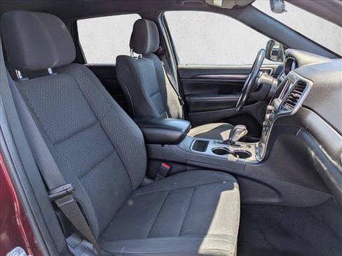 Used 2018 Jeep Grand Cherokee Laredo RWD image 20