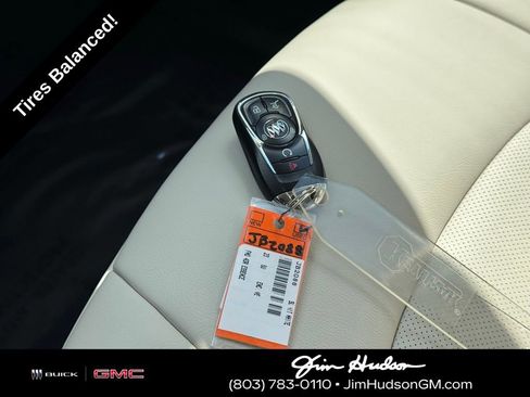 Used 2023 Buick Enclave Essence image 38