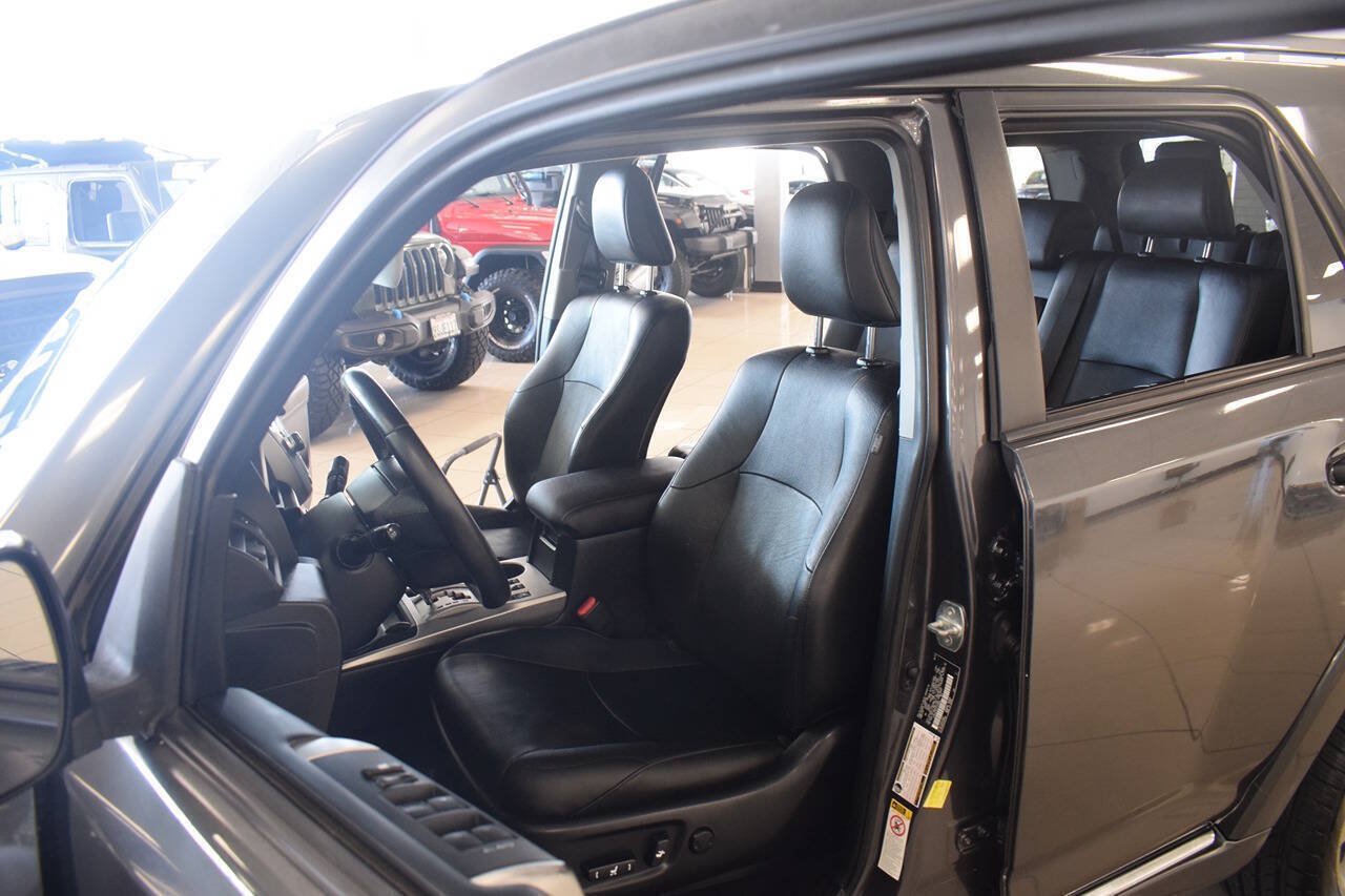 Used 2012 Toyota 4Runner Limited AWD/4WD image 33