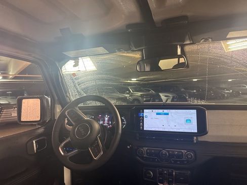 Used 2025 Jeep Wrangler Unlimited Sahara w/ Safety Group image 8