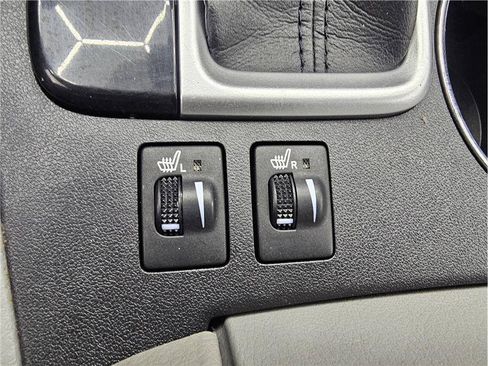 Used 2019 Toyota Highlander XLE FWD image 22