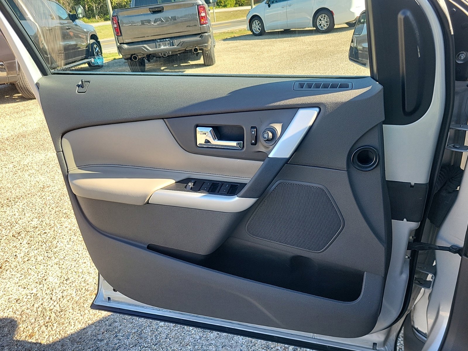 Used 2013 Ford Edge Limited FWD image 29