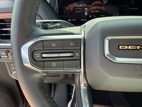 Used 2025 GMC Yukon XL Denali AWD/4WD image 18