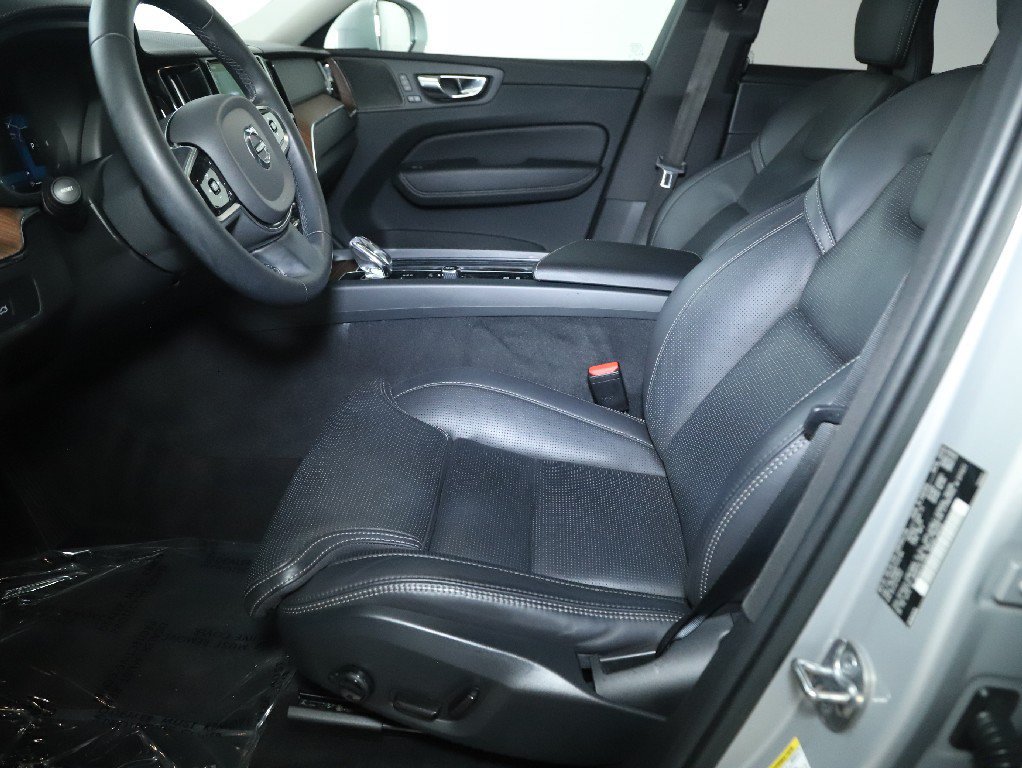 Used 2023 Volvo XC60 B5 Ultimate w/ Climate Package AWD/4WD image 19