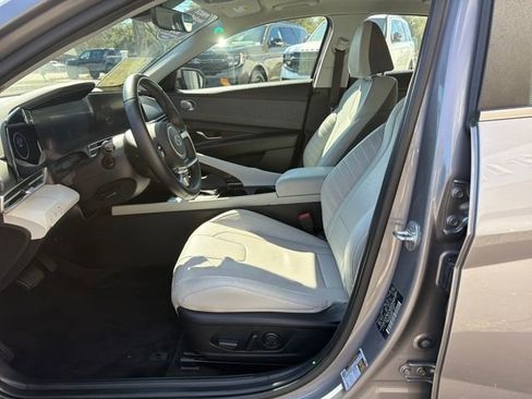 Used 2021 Hyundai Elantra Limited w/ Cargo Package image 10