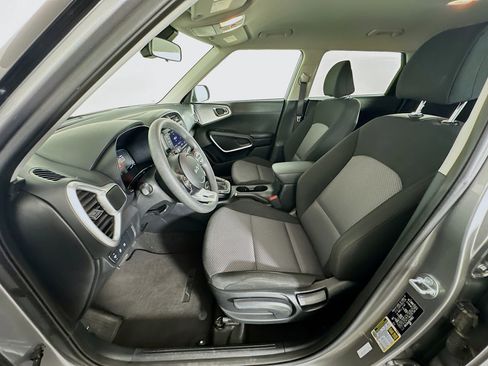 Used 2025 Kia Soul LX w/ LX Technology Package image 13