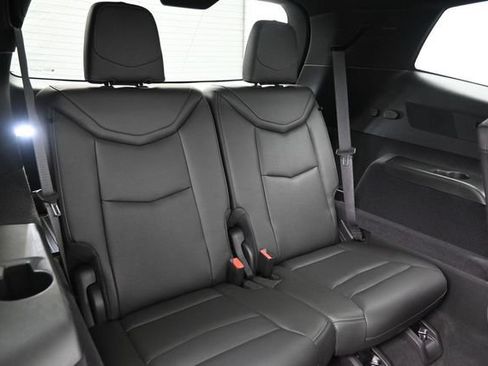 Certified 2025 Cadillac XT6 Premium Luxury w/ Technology Package AWD/4WD image 18