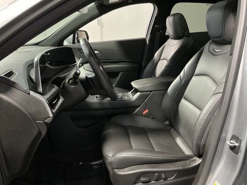 Used 2024 Cadillac XT4 Luxury w/ Cold Weather Package AWD/4WD image 14
