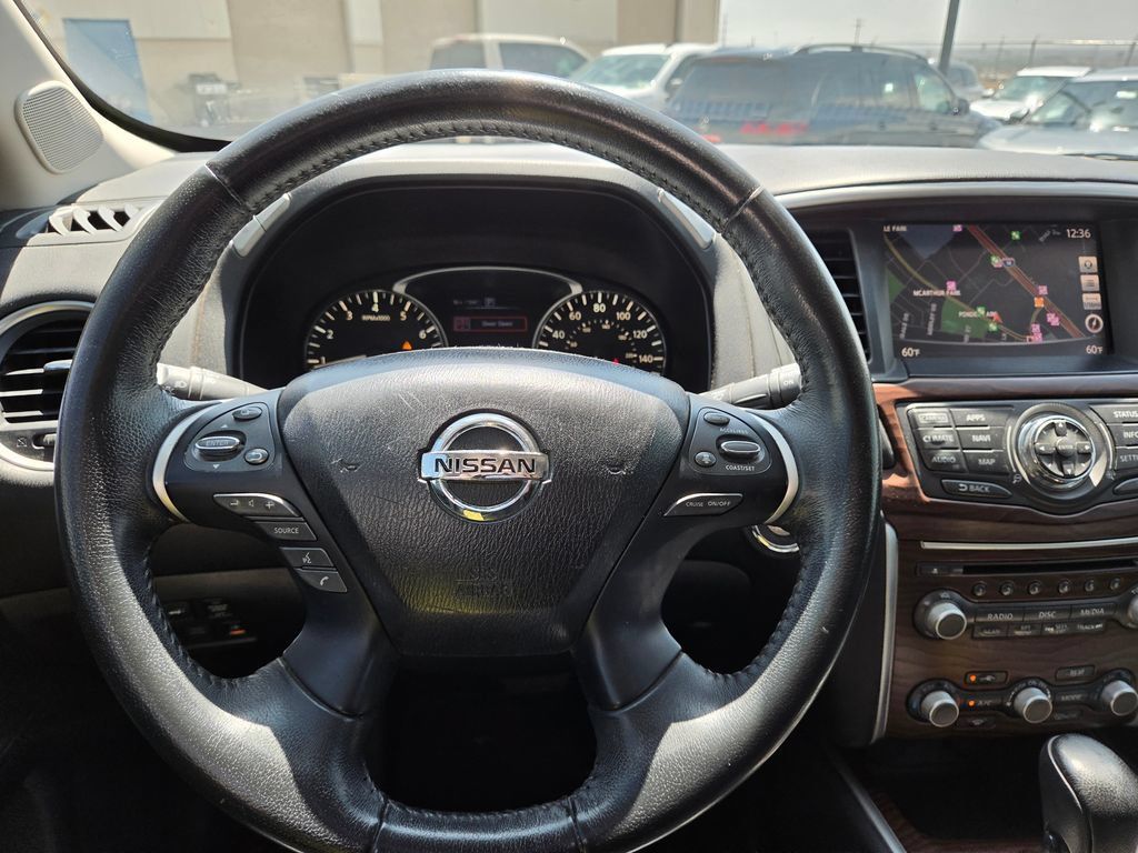 Used 2017 Nissan Pathfinder Platinum w/ Family Entertainment Package AWD/4WD image 11