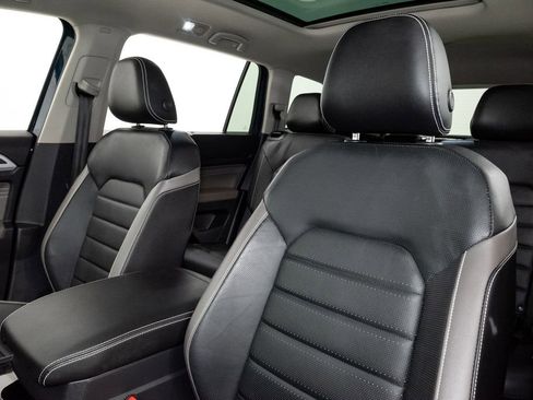 Used 2023 Volkswagen Atlas SEL Premium image 12