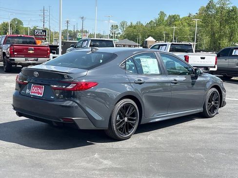 Used 2026 Toyota Camry SE FWD image 3