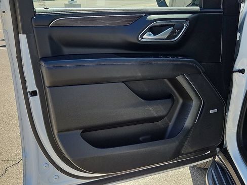 Used 2024 Chevrolet Suburban LT RWD image 19
