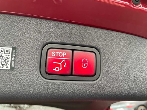 Certified 2025 Mercedes-Benz GLC 300 4MATIC image 11