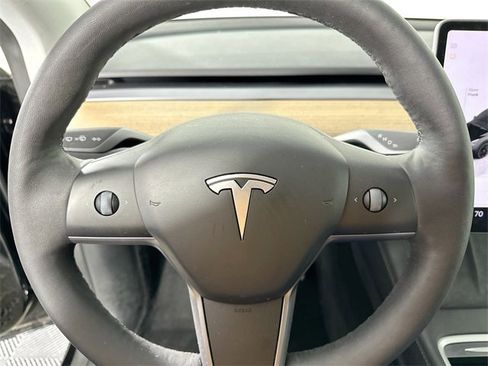 Used 2023 Tesla Model Y Long Range image 19