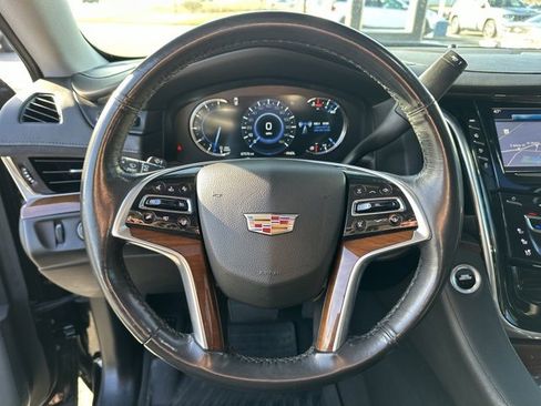 Used 2019 Cadillac Escalade ESV Luxury image 24