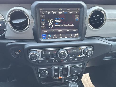 Used 2022 Jeep Wrangler Unlimited Sahara AWD/4WD image 14
