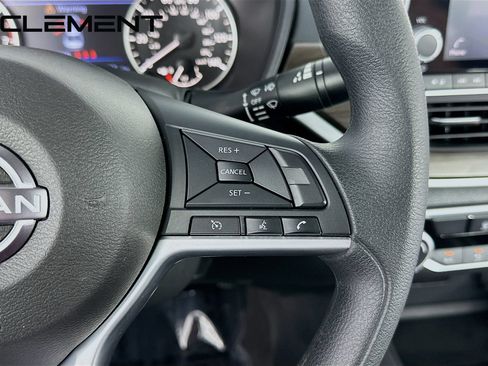 Used 2025 Nissan Altima 2.5 SV AWD/4WD image 17