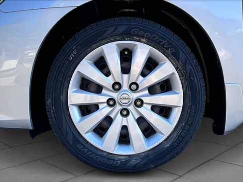 Used 2018 Nissan Sentra S image 11