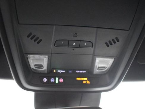 Used 2024 Cadillac XT4 Premium Luxury image 31