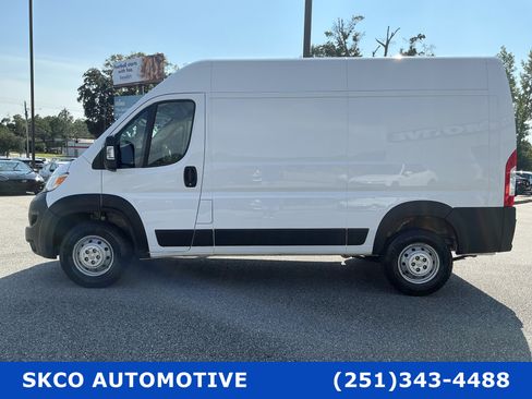 Used 2025 RAM ProMaster 2500 w/ Convenience Group FWD image 2