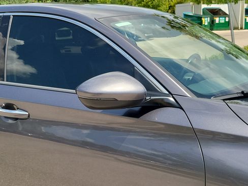 Used 2018 Honda Accord Touring image 8