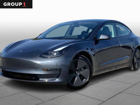 Used 2023 Tesla Model 3 Standard Range image 1