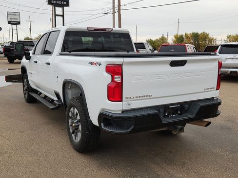 Used 2021 Chevrolet Silverado 2500 Custom w/ Custom Value Package image 3