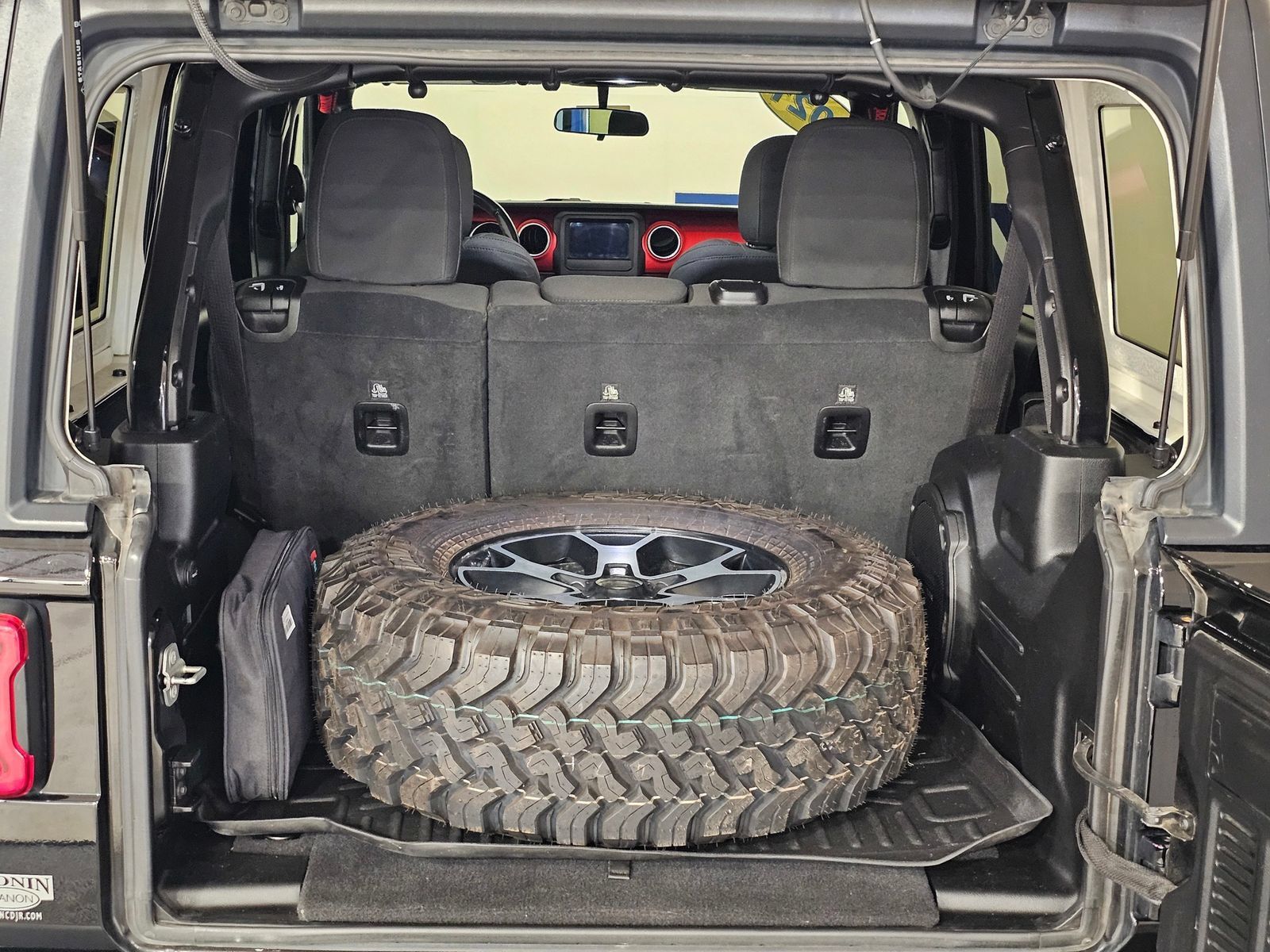 Used 2021 Jeep Wrangler Unlimited Rubicon w/ LED Lighting Group AWD/4WD image 24