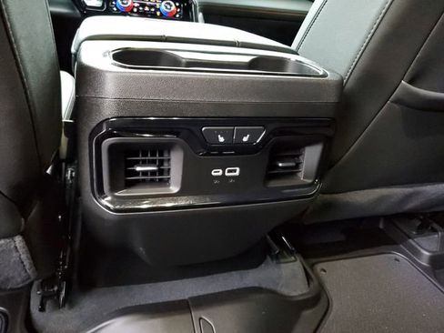 Used 2025 GMC Sierra 2500 AT4 w/ AT4 Premium Plus Package image 16