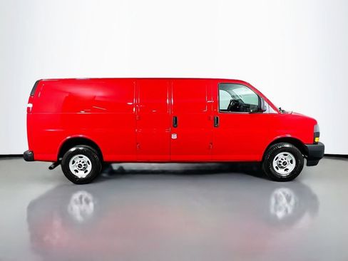 Used 2022 GMC Savana 3500 Extended w/ Driver Convenience Package RWD image 4