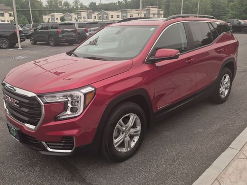 Used 2023 GMC Terrain SLE w/ Driver Convenience Package AWD/4WD image 1