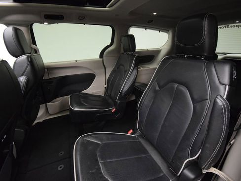 Used 2023 Chrysler Pacifica Limited FWD image 24