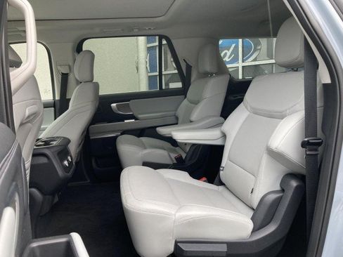 Certified 2025 Ford Expedition Max Platinum w/ Driver's Package AWD/4WD image 8