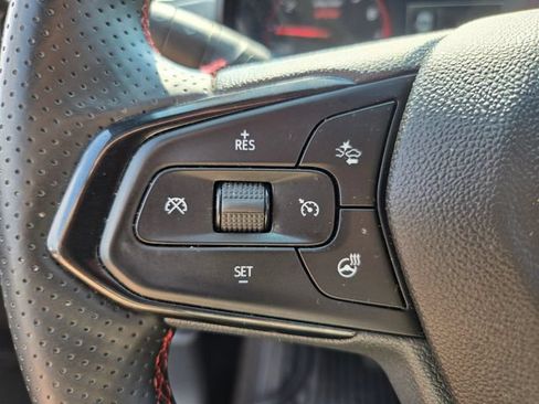 Used 2025 Chevrolet Trax RS w/ Sunroof Package FWD image 35