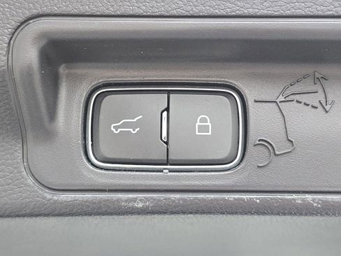 Used 2022 Ford Explorer Limited w/ Equipment Group 301A image 17