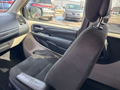 Used 2020 Dodge Grand Caravan SE w/ UConnect Hands-Free Group image 16