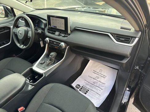 Certified 2025 Toyota RAV4 LE image 25