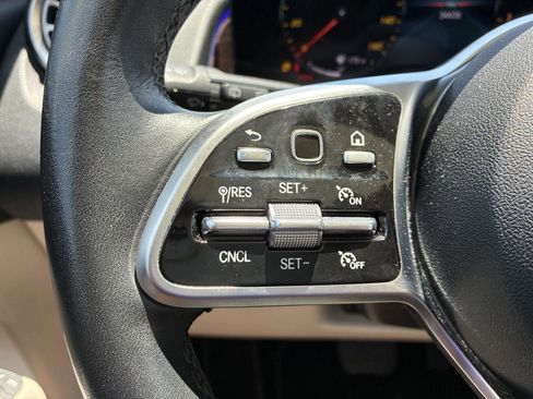 Used 2023 Mercedes-Benz GLB 250 image 9