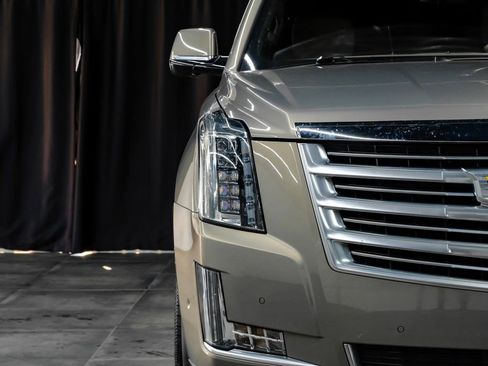 Used 2018 Cadillac Escalade ESV Platinum image 60