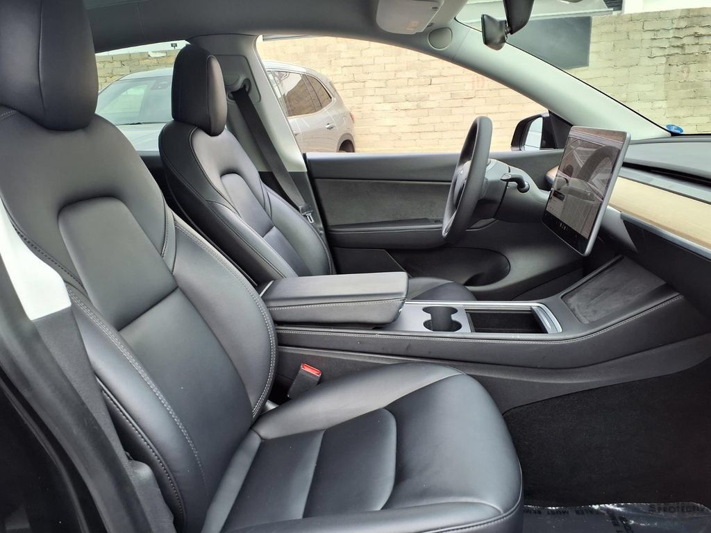 Used 2021 Tesla Model Y 2WD image 27