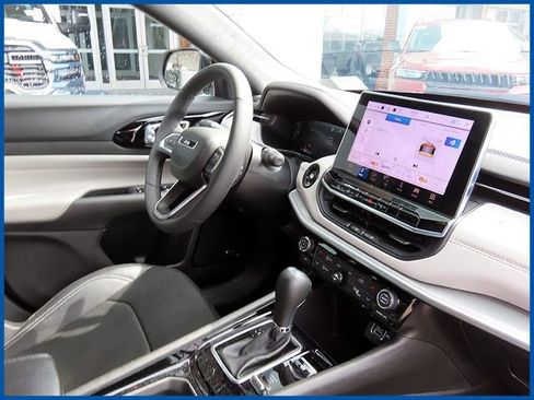 Used 2025 Jeep Compass Limited w/ Elite Group image 8