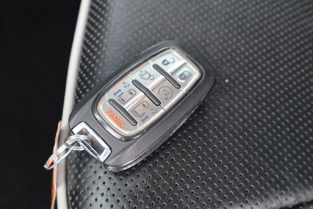 Used 2025 Chrysler Pacifica Limited FWD image 33