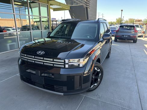 Used 2024 Hyundai Santa Fe SEL image 2