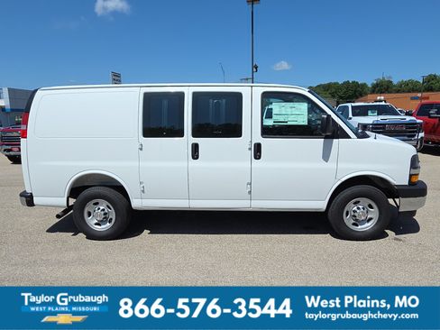 New 2026 Chevrolet Express 3500 w/ Driver Convenience Package RWD image 9
