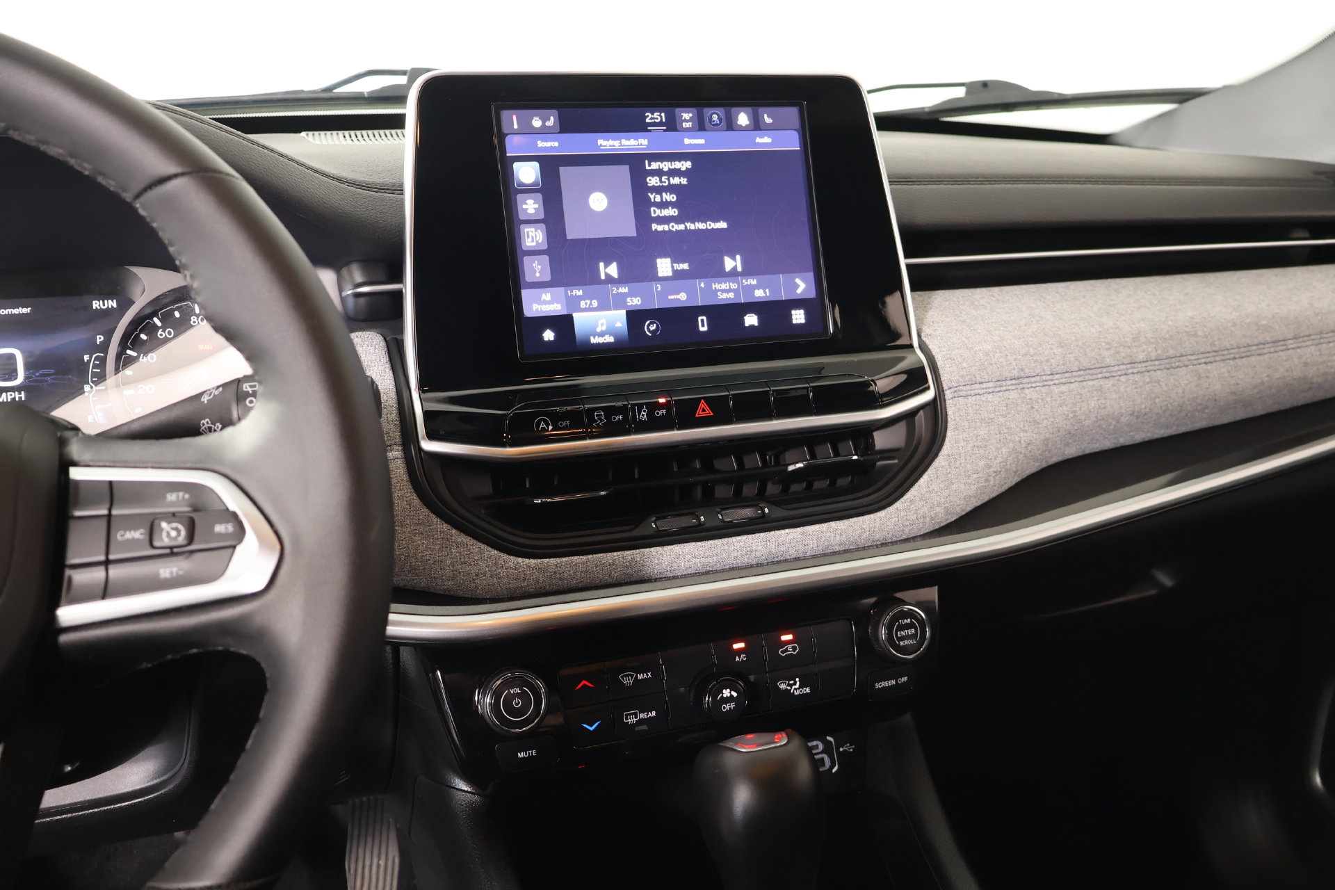 Used 2025 Jeep Compass Latitude AWD/4WD image 5