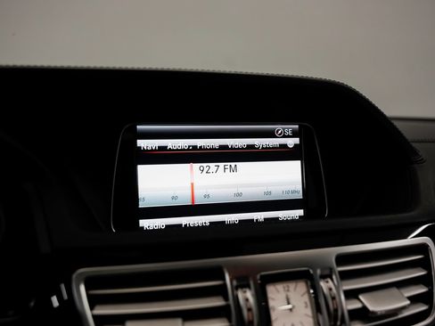 Used 2015 Mercedes-Benz E 400 Sedan image 13