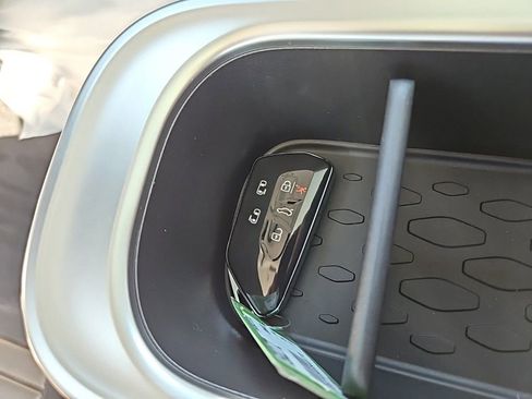 New 2025 Volkswagen ID. Buzz 1st Edition AWD/4WD image 27